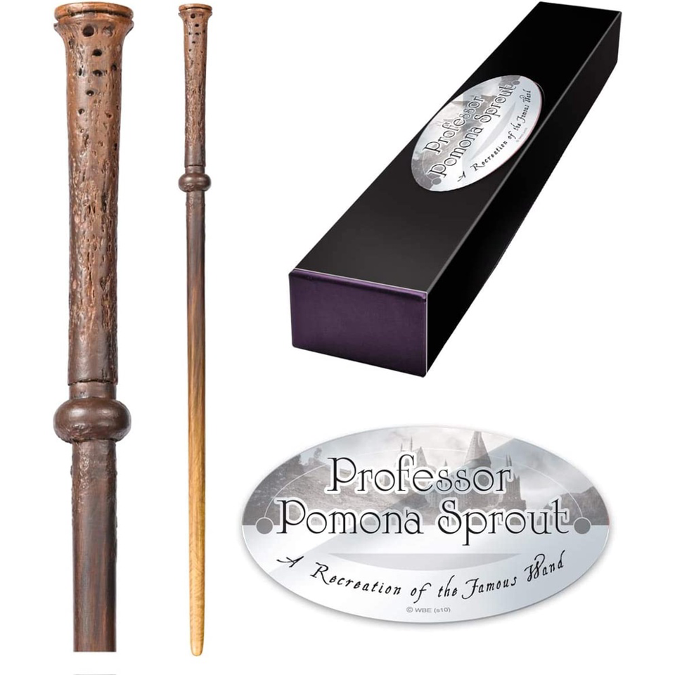 The Noble Collection - Professor Pomona Sprout, karakterwand, 38,5 cm (15 inch) Wizarding World Wand met naamtag - Harry Potter filmset film rekwisieten muren The Noble Collection - Professor Pomona Sprout, karakterwand, 38,5 cm (15 inch) Wizarding World Wand met naamtag - Harry Potter filmset film rekwisieten muren