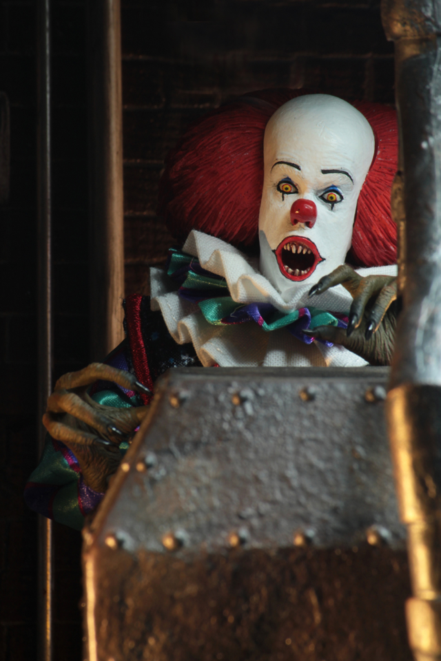 (NECA) IT - 8" Clothed Action Figure - Pennywise (1990)