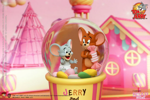 Soap Studio Tom and Jerry Candy Snow Globe