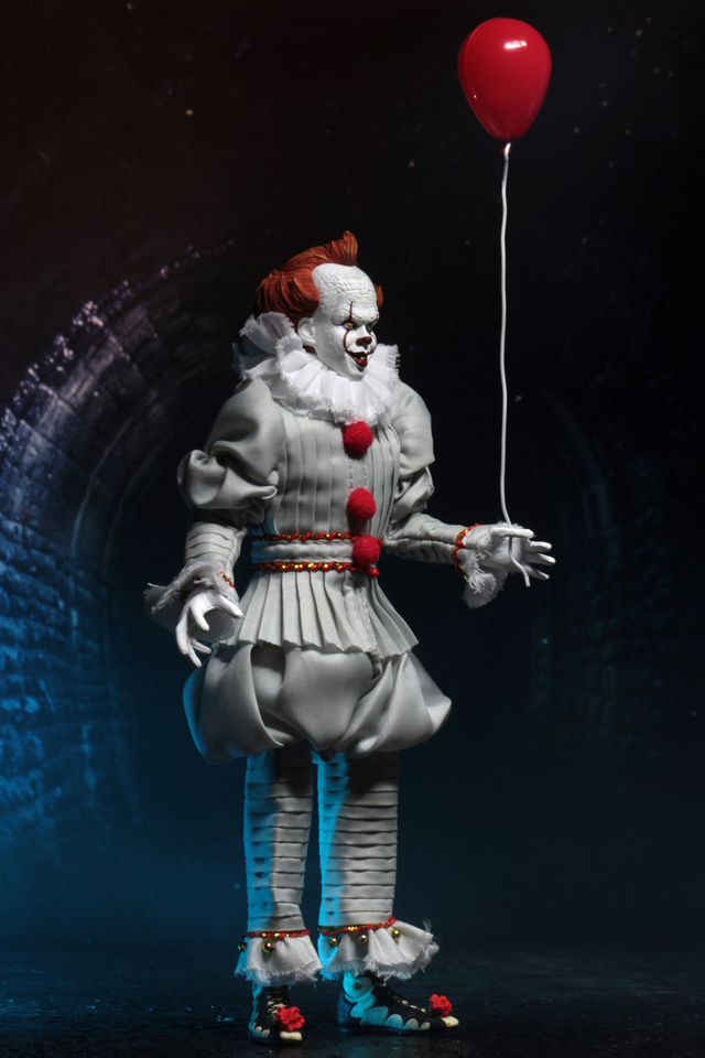(NECA) IT - 8" Clothed Action Figure - Pennywise (2017)