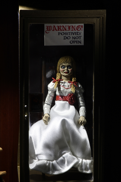 (NECA) The Conjuring Universe - 7" Scale Action Figure - Ultimate Annabelle (Annabelle 3)