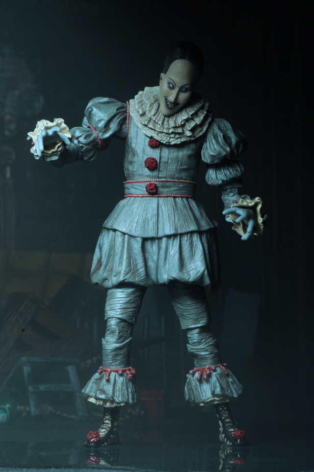 (NECA) IT - 7" Scale Action Figure - Ultimate "Dancing Clown" Pennywise