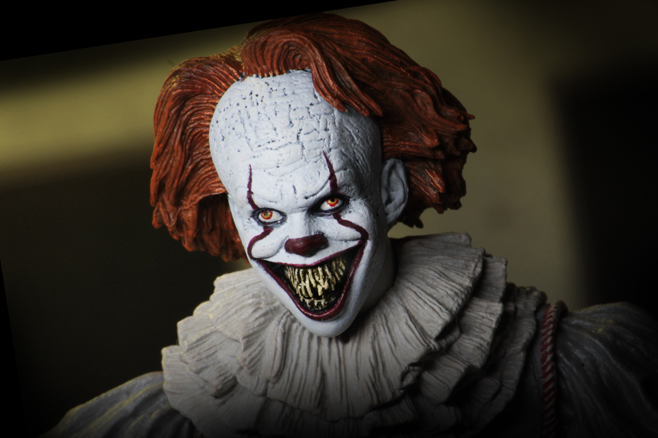 (NECA) IT - 7" Scale Action Figure - Ultimate Well House Pennywise