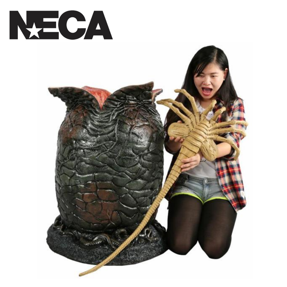 Aliens - Life-Size Alien Egg and Facehugger Replica with LED light