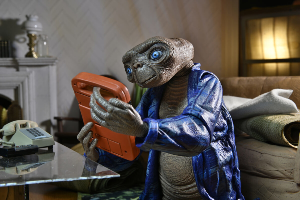 E.T. 40th Anniversary 7” Scale Action Figure – Ultimate E.T at Home ...